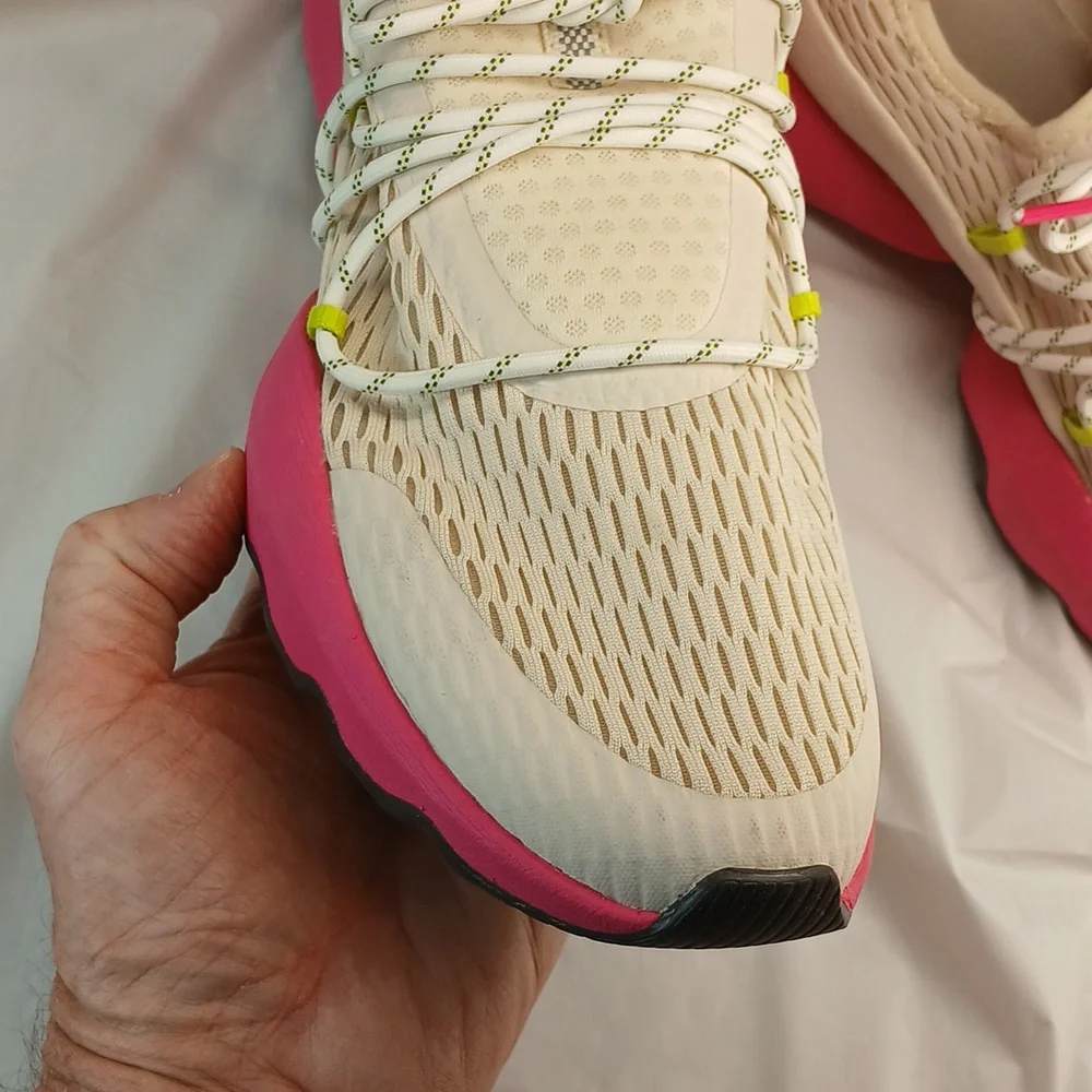 Sorel Women's Cream and Pink Sneakers size 9. mint condition